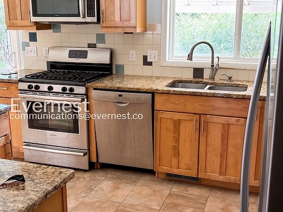 5th image of 380 Martin Dr