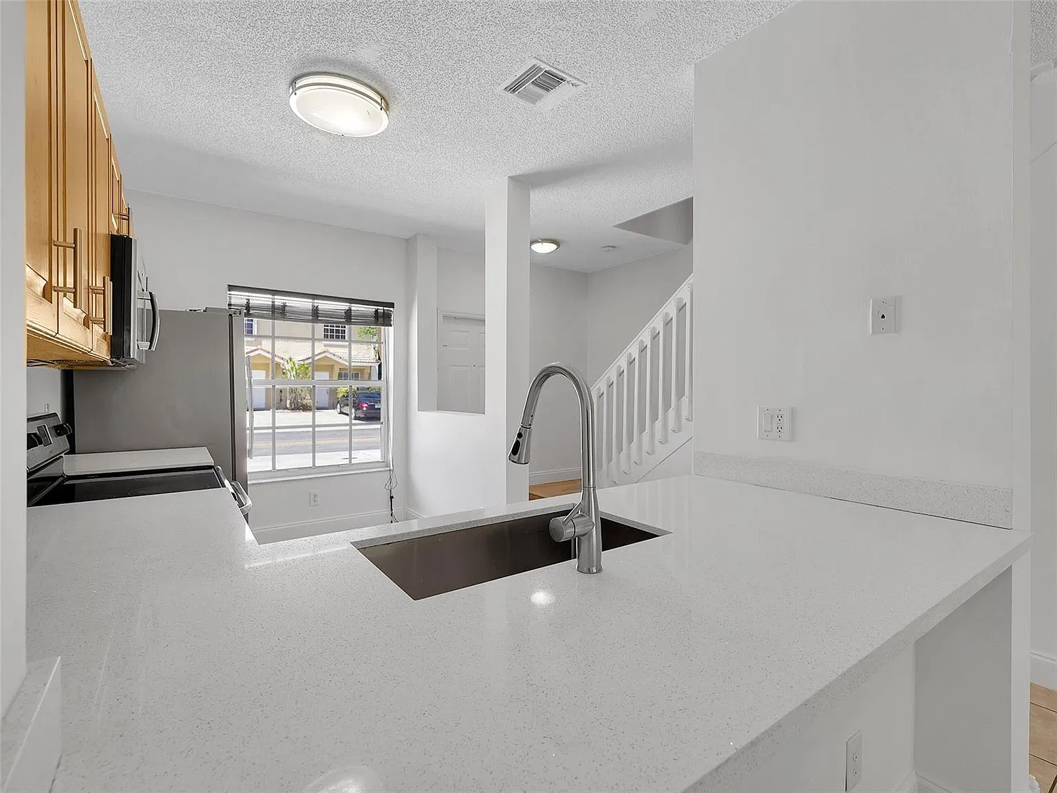 SW 122nd Ter, Pembroke Pines — Photo 4