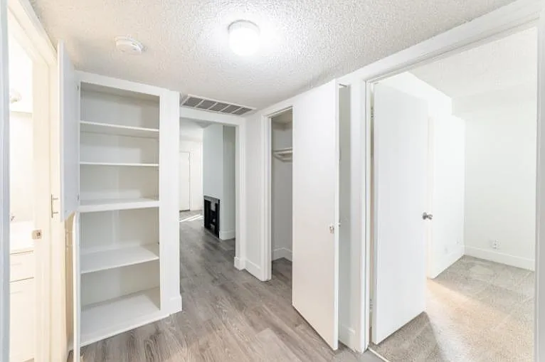 Parkwood Apartments — Photo 30