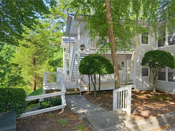 1302 Gettysburg Pl, Sandy Springs, GA 30350