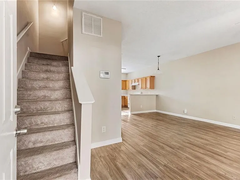6750 Sunset Hills Blvd — Photo 3