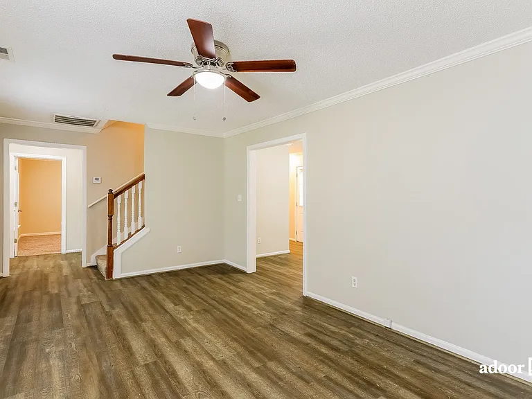 1136 Oak Creek Trl — Photo 5