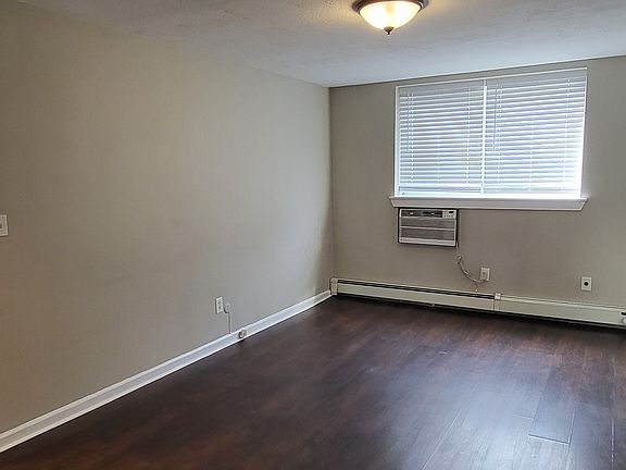 3rd image of 372 Valley St APT E4