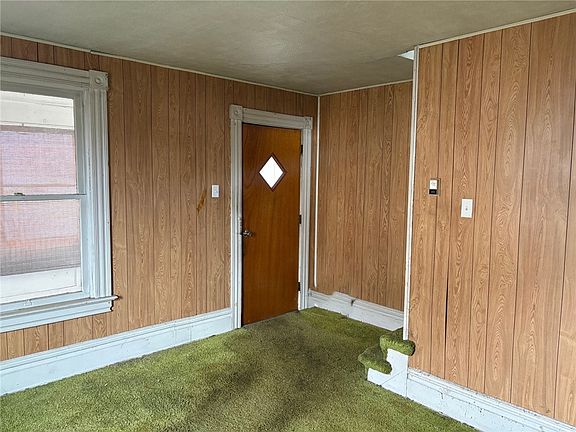 4th image of 901 Broadway Ave
