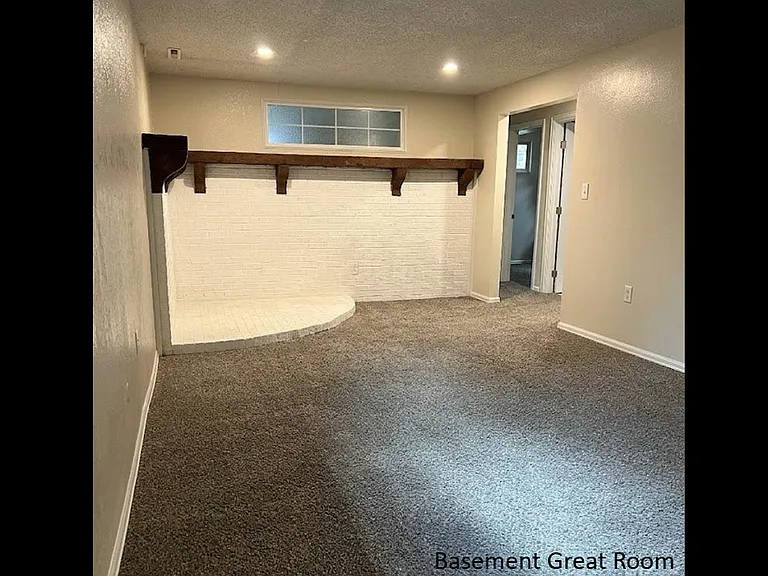 3872 Surrey Ln — Photo 13