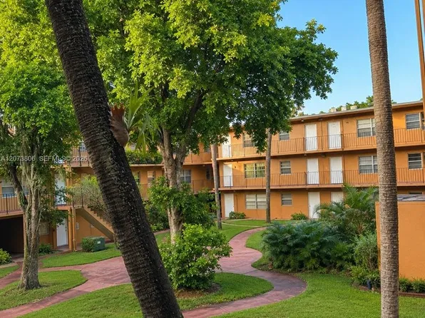 1330 W 54th St APT 214C, Hialeah, FL 33012