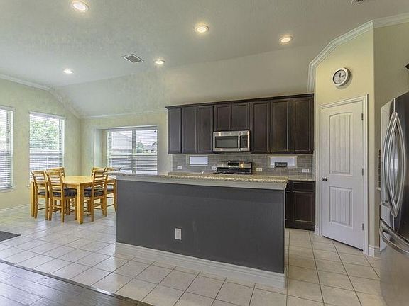 4th image of 3908 Lands End Dr