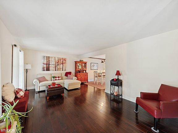 4th image of 3012 N Wilshire Ln