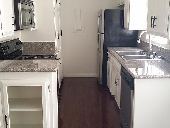 3rd image of 1830 Greenfield Ave APT 3