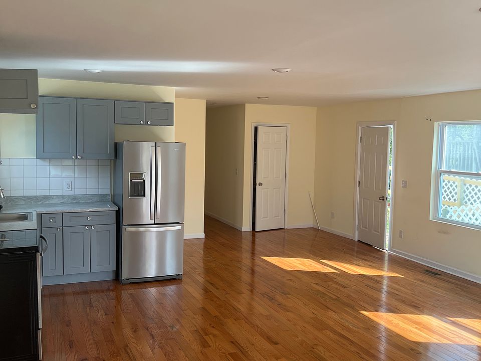 1st image of 310 W Morehead St #1