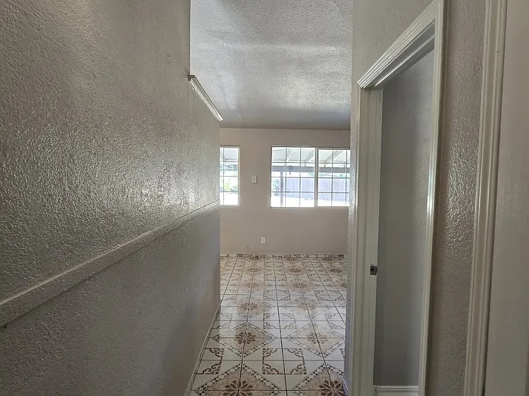 2137 W Dayton Ave — Photo 2