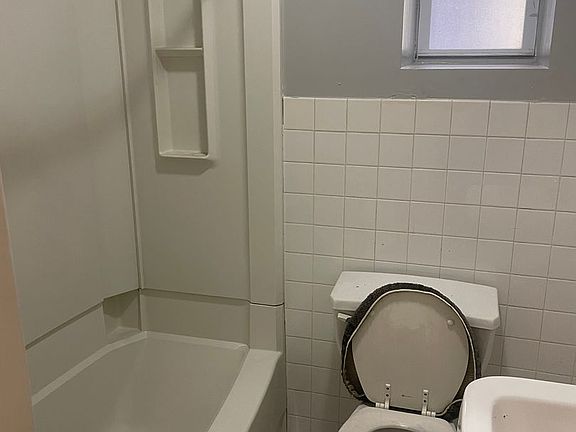 3rd image of 102-106 Beech St #106-1A