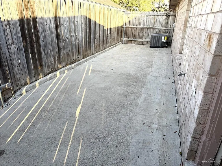 1811 Aruba Dr — Photo 10