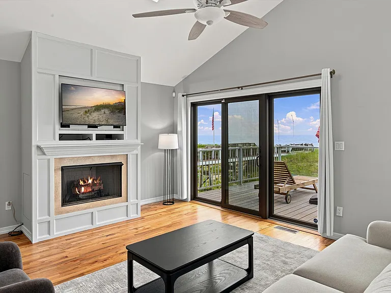 717 Dune Rd — Photo 10