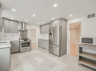 810 Frank Smith Rd, Longmeadow, MA 01106