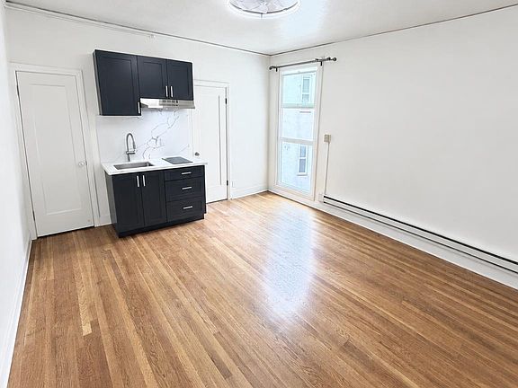 4th image of 2555 Virginia St #303
