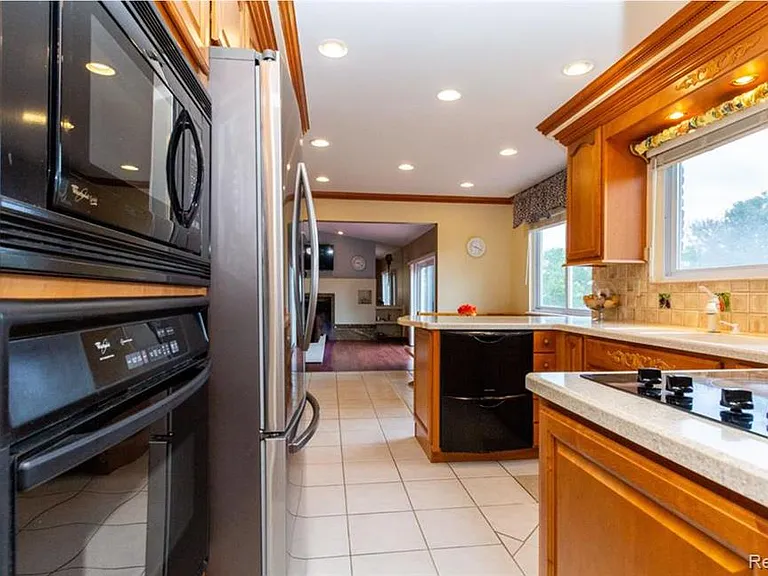 2852 Mayfair Dr — Photo 13
