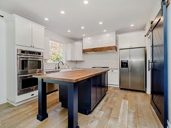 3rd image of 10980 Woodpark Dr