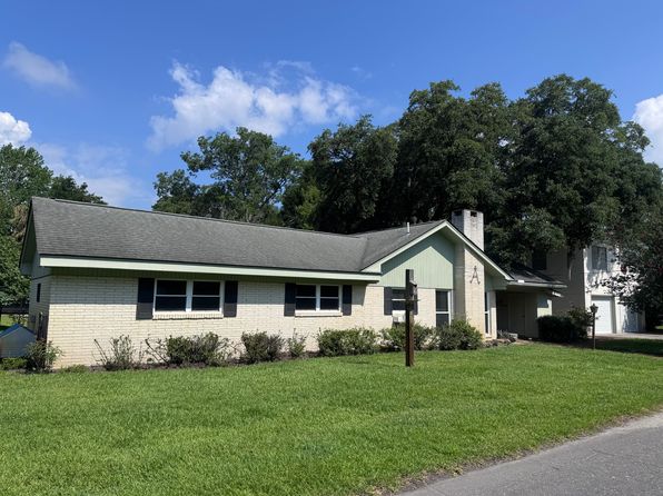 50 Romney Pl