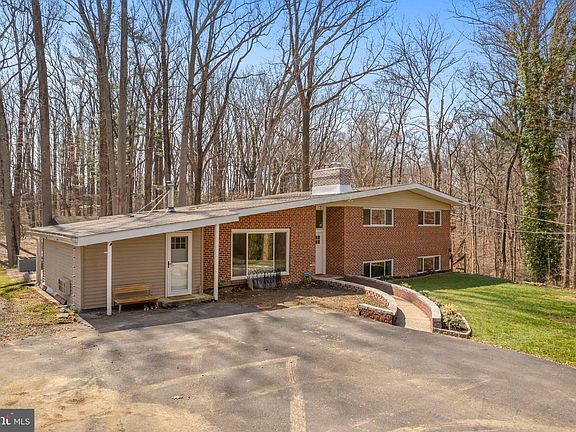 2nd image of 352 S New Middletown Rd