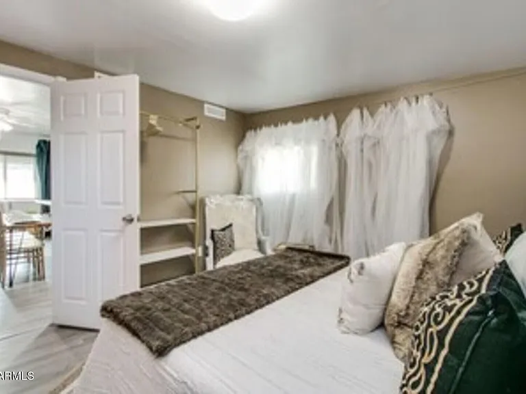 830 E Maryland Ave #2 — Photo 12