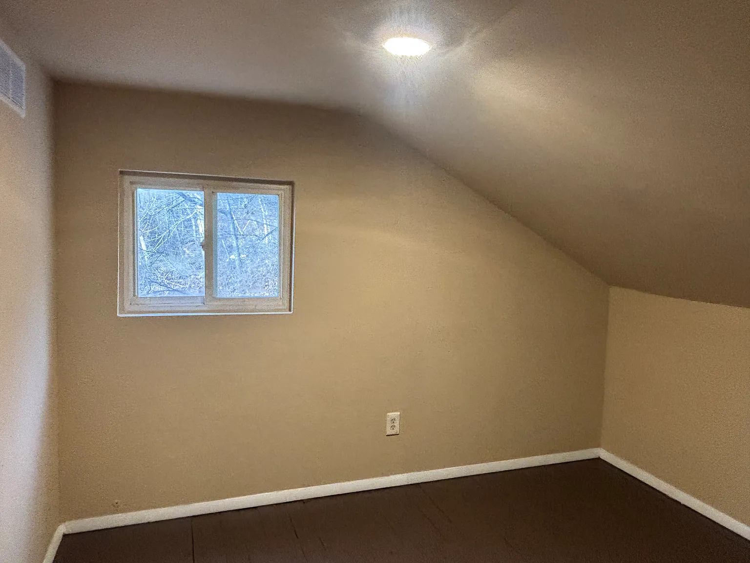 3 bed, 953 sqft, $2,050 — Photo 3