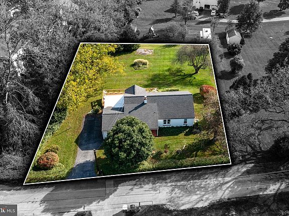 2nd image of 10 Old Kings Hwy W