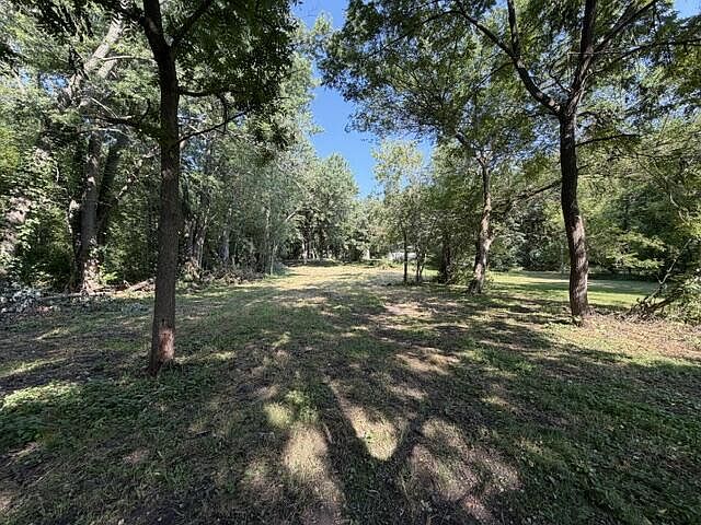 2nd image of N1926 RIVER OAKS ROAD