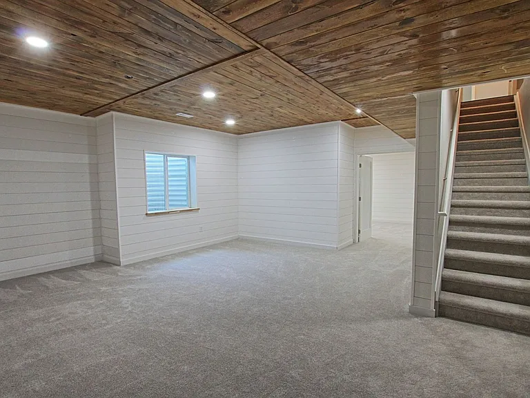 2248 Rosette Ln — Photo 9