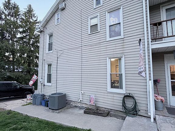 4th image of 212 Willow St