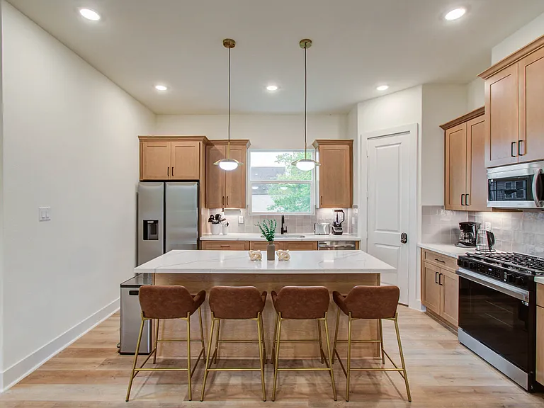 3311 Daphne St — Photo 4