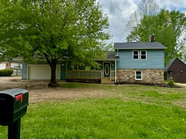 1945 Plantation Ln, Martinsville, IN 46151