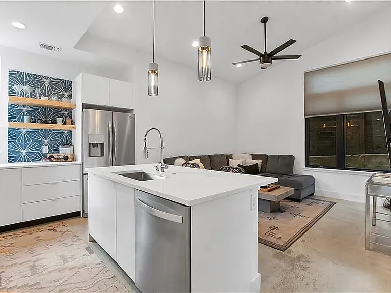 1207 Deloney St #B — Photo 4