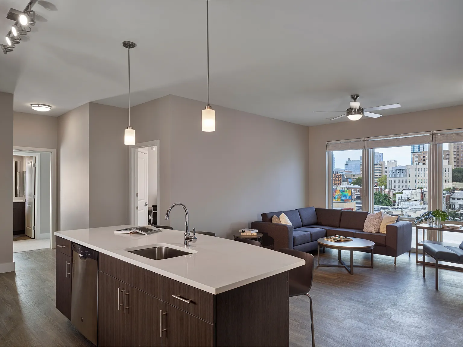 4 bed, 1517 sqft, $6,195 — Photo 4