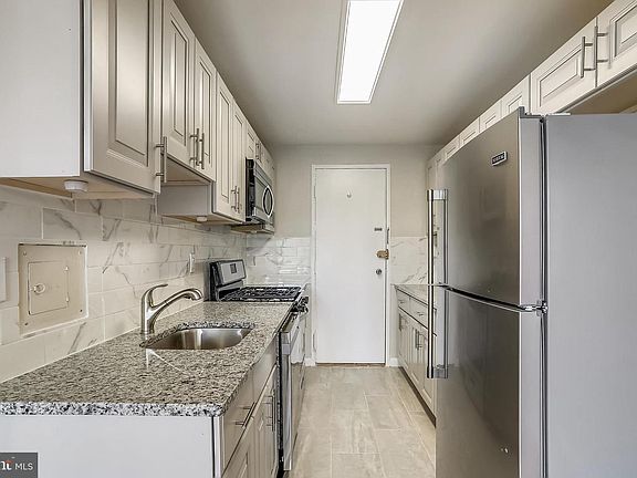 4th image of 10201 Grosvenor Pl APT 1006