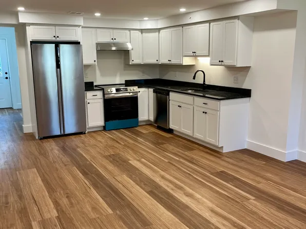 61 Old Amherst Rd #5, Sunderland, MA 01375