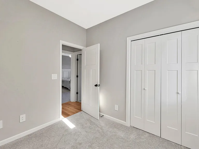 932 N Cloverleaf St — Photo 17