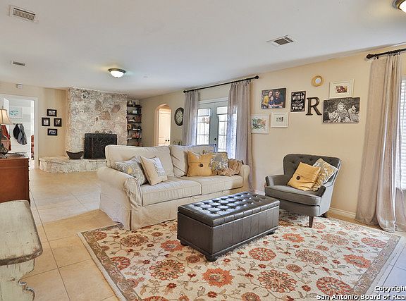 5th image of 1814 Mount Joy Dr
