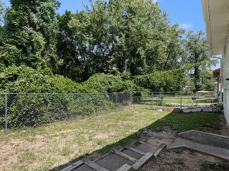 5677 Parchester Dr — Photo 20