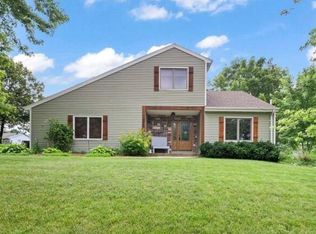 370 Stone Ct, Pewaukee, WI 53072
