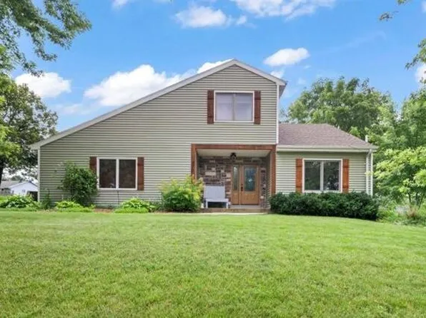 370 Stone COURT, Pewaukee, WI 53072