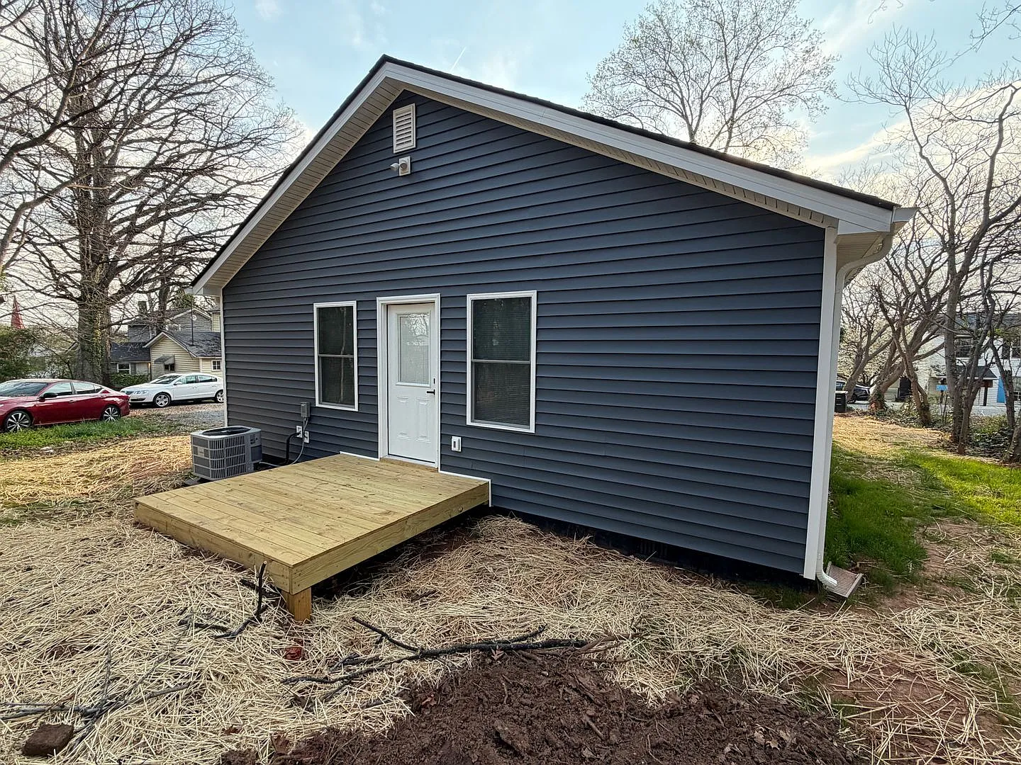 Open concept, location and easy living! — Photo 2