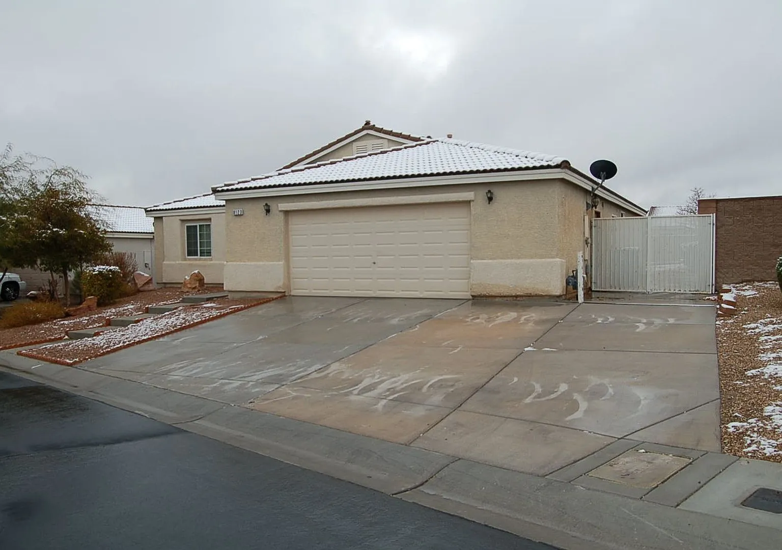 Amazing 4 Bedroom home with huge yard. — Photo 2