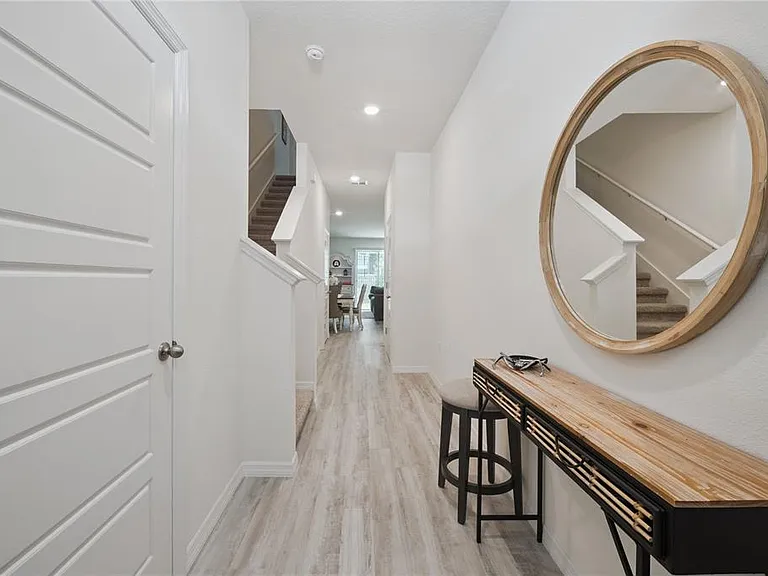 2076 Monteverde Ave — Photo 3