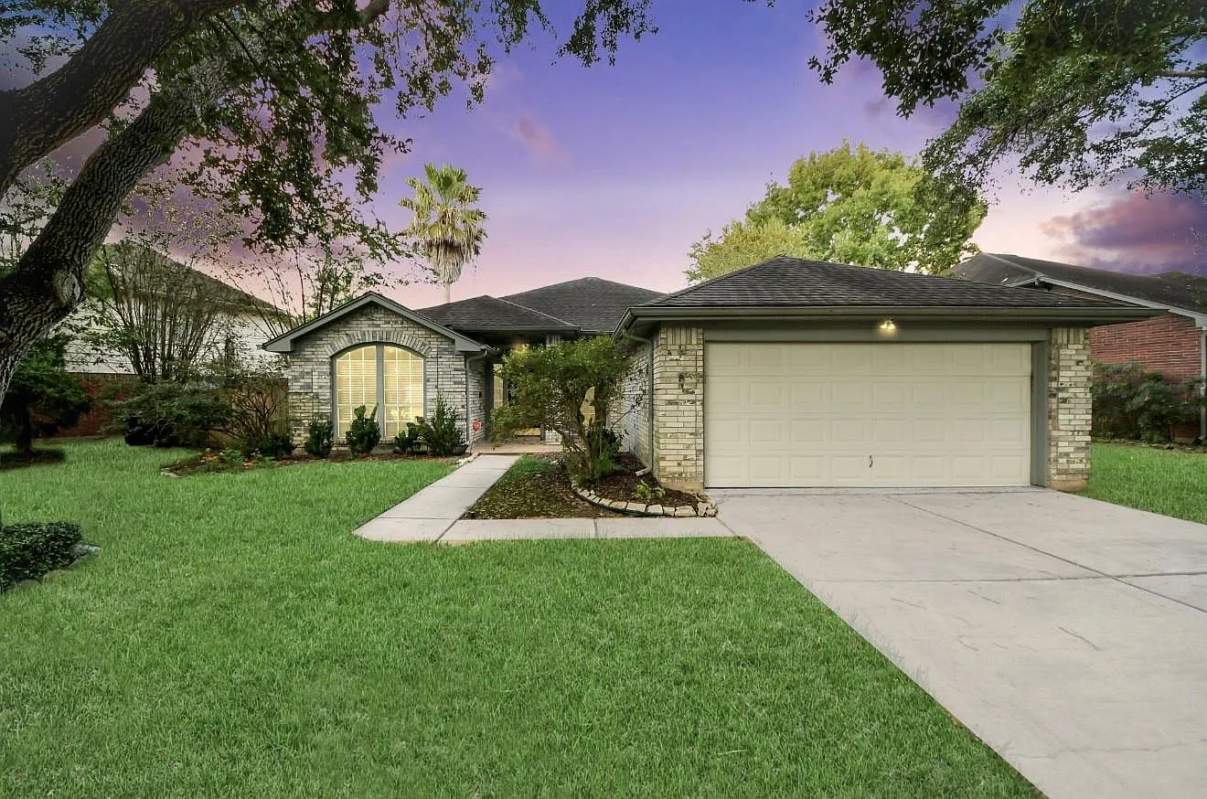 3 bed, 2.0 bath, 1896 sqft, $2,800 — Photo 2