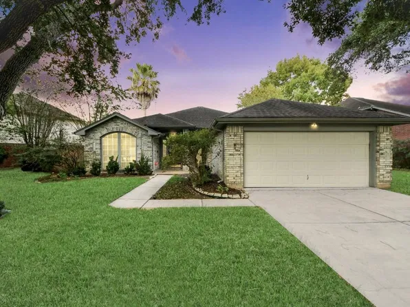 223 W New Meadows Dr, Sugar Land, TX 77479