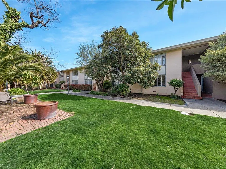 San Mateo Gardens — Photo 1