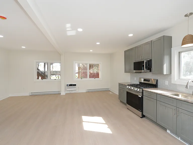 255 Rea Ave #3 — Photo 2
