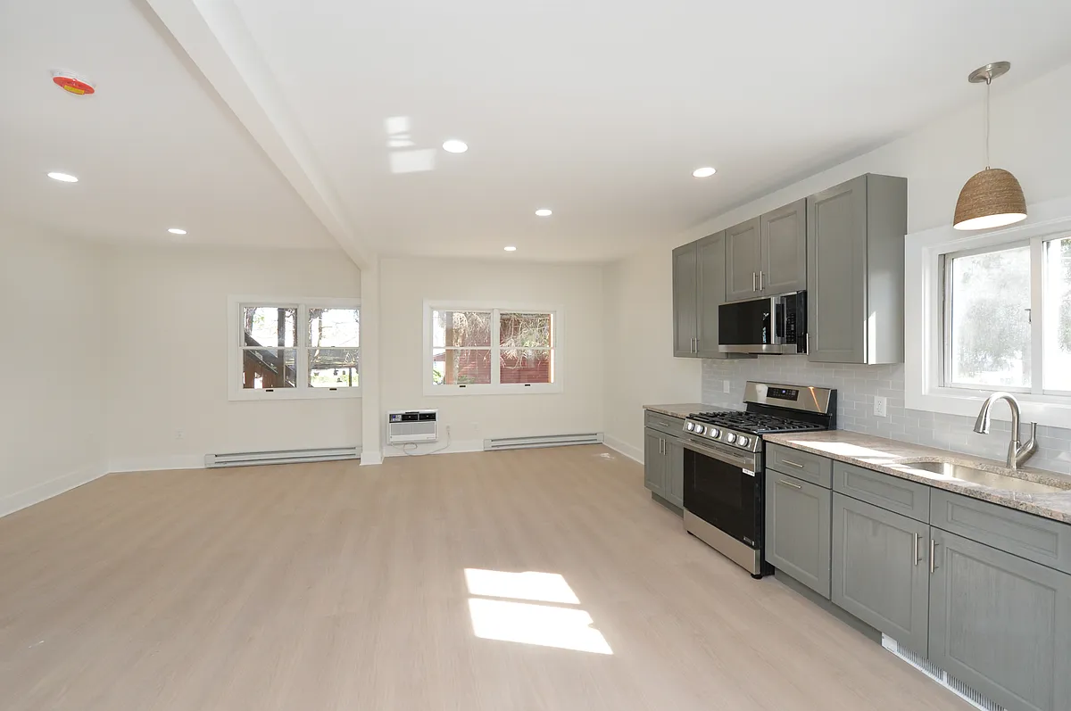 Building Photo - 255 Rea Ave #3