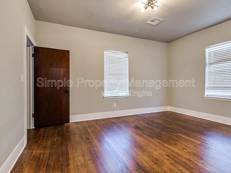 421 NW 25th St — Photo 19